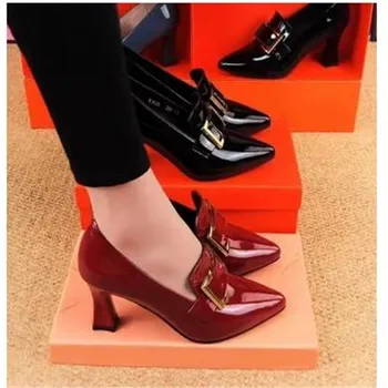 2023 Женская обувь с острым носком в британском стиле, Модная женская обувь с квадратной пряжкой на толстом каблуке из лакированной кожи на высоком каблуке
