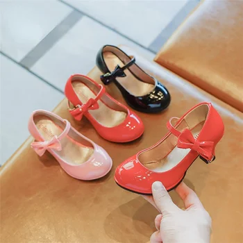 Кожаная обувь для девочек, осенние сандалии с бантиком-бабочкой, новинка 2023 года, детская обувь, милые сандалии принцессы на высоком каблуке для девочек обувь для девочек