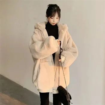 Новинка зимы 2023, Корейская версия Свободного Пальто с капюшоном из искусственного меха кролика Рекс средней длины, Пушистое пальто из ягненка, Женская мода V8