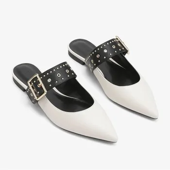 Новые модные женские туфли Мюллера с металлическими заклепками и заостренными петлями, ленивые туфли на плоской подошве и полуботинки для женщин